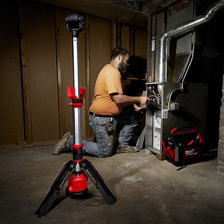 den-led-dung-milwaukee-m12-sal-0-3 Đèn LED đứng Milwaukee M12 SAL-0 (3)