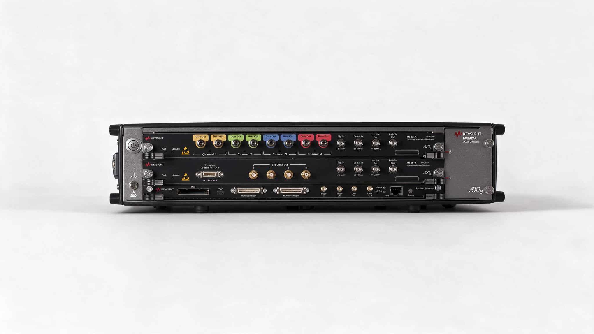 may-phat-song-tuy-y-awg-keysight-m8195a-studio Máy phát sóng tùy ý (AWG) Keysight M8195A — ảnh studio