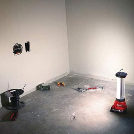 den-led-bao-hieu-milwaukee-m18-ll-0-4 Đèn LED báo hiệu Milwaukee M18 LL-0 (4)