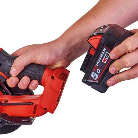 may-cat-kim-loai-milwaukee-m18-fmcs-0x-3 Máy cắt kim loại Milwaukee M18 FMCS-0X (3)