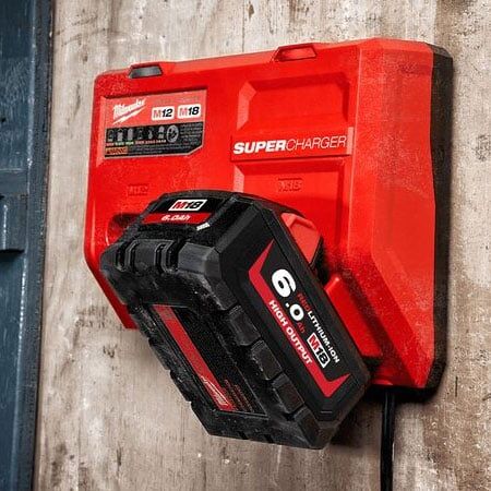 sac-pin-nhanh-12v-18v-milwaukee-m12-18sc-4 Sạc pin Milwaukee M12-18 SC (4)