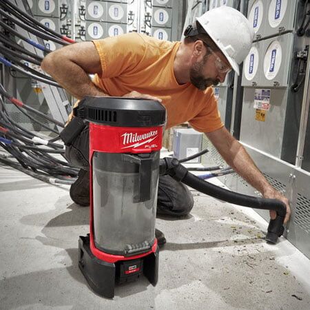 may-hut-bui-deo-lung-milwaukee-m18-fbpv-5 Máy hút bụi đeo lưng Milwaukee M18 FBPV (4)