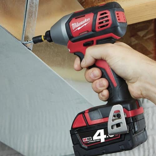may-van-vit-milwaukee-m18-bid-co-choi-than-3 Máy vặn vít Milwaukee M18 BID-0 có chổi than (3)