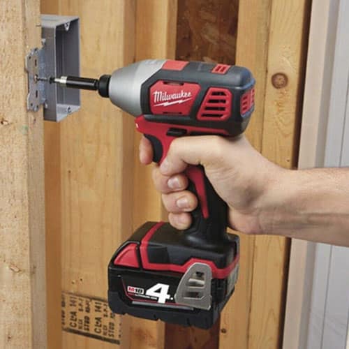may-van-vit-milwaukee-m18-bid-co-choi-than-4 Máy vặn vít Milwaukee M18 BID-0 có chổi than (4)